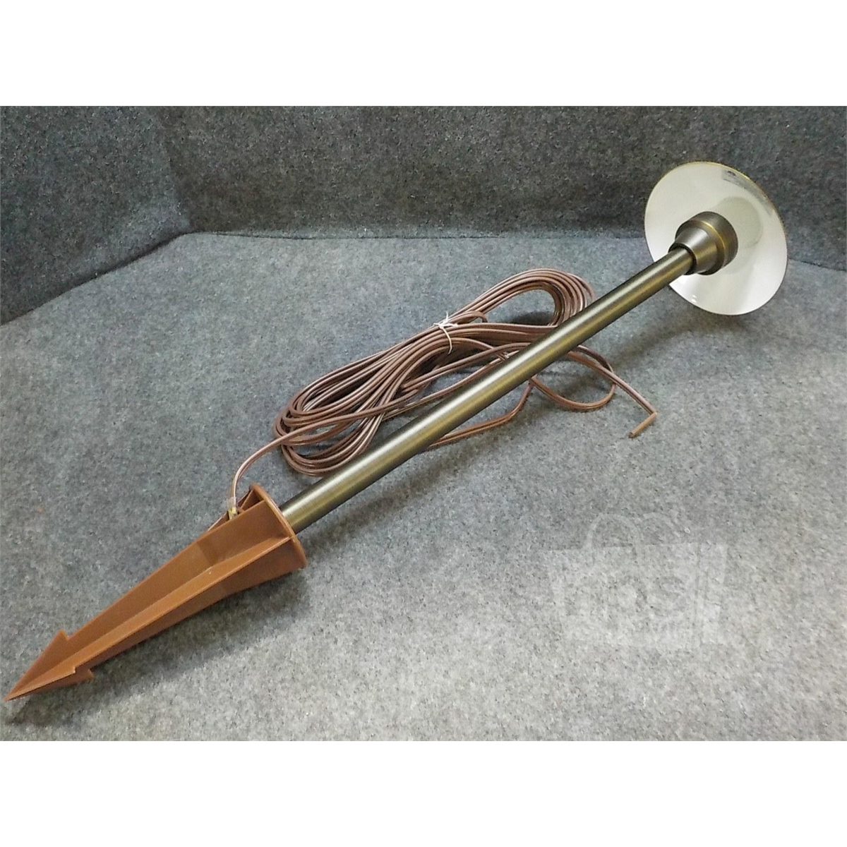Unique Lighting Systems L6 NL Lancer 6 Brass Path Area Light 18" Stem